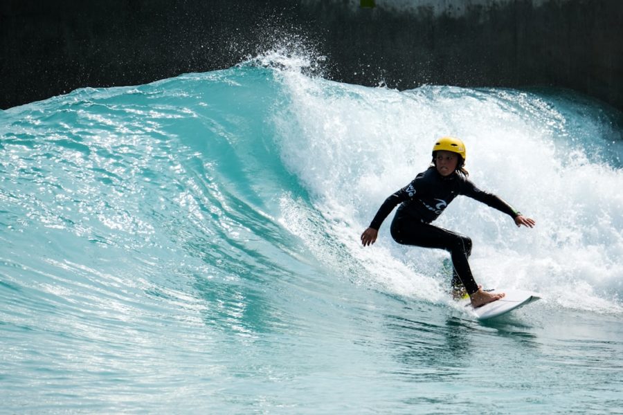 Photo Wave pool surfing